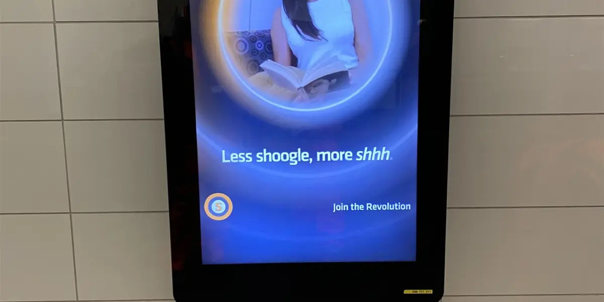 Digital display unit in a public environment